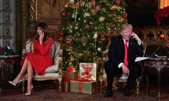 Trampov Badnji dan: Razgovarao sa djecom o Djeda Mrazu, igrao golf i večerao sa porodicom