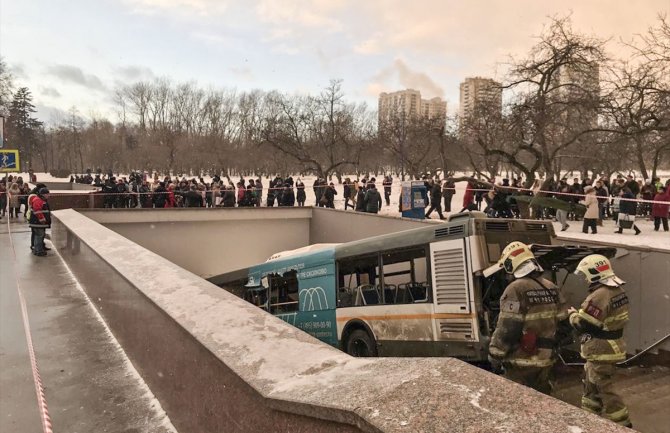 Moskva: Autobus uletio u podzemni prolaz, četvoro poginulih (FOTO)