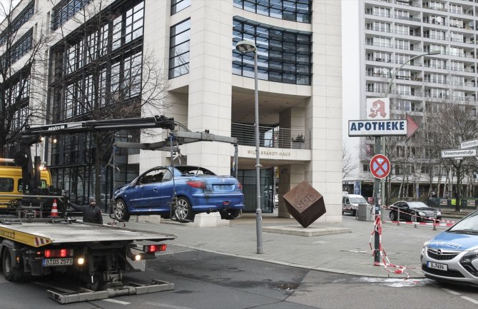 Muškarac autom uletio u sjedište SPD-a u centru Berlina (FOTO)