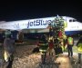 Boston: Avion skliznuo s piste, vatrogasci vadili putnike