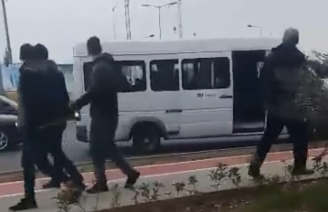 Podgorica: Ko je nasilnik koji je presreo kombi sa osnovcima i iste tukao?(VIDEO)