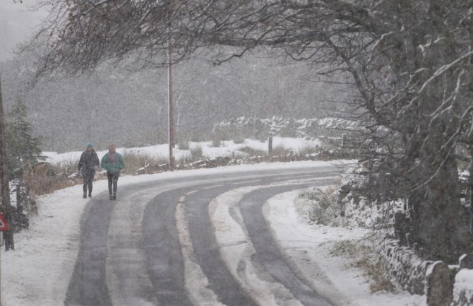 Velika Britanija okovana snijegom i ledom, bez struje 25.000 kuća