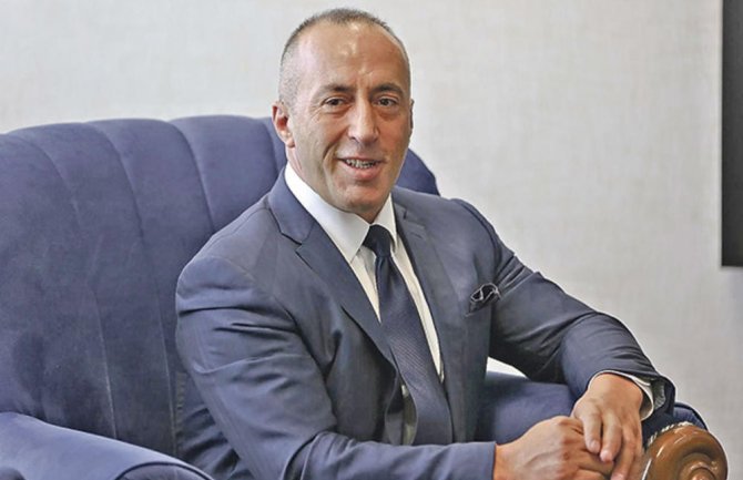 Haradinaju povećana plata 100%, treba mu za košulje i kravate - građani donirali