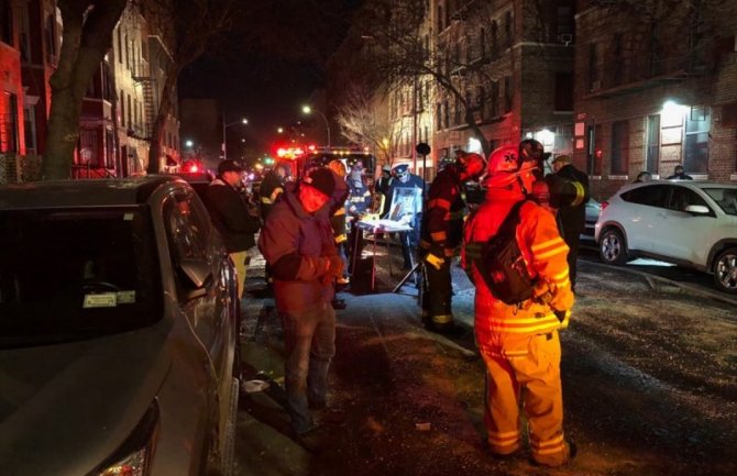 Dijete koje se igralo sa šporetom izazvalo požar u Njujorku