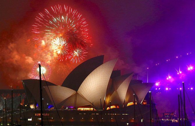 Svijet ušao u Novu godinu: Spektakularni vatromet u Sidneju (VIDEO) 