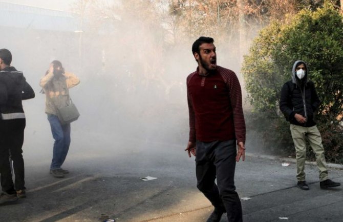 Tursku brine situacija u Iranu, u Teheranu uhapšeno 450 ljudi