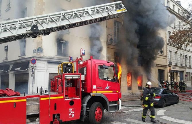 U požaru poginulo dvoje djece i dva vatrogasca