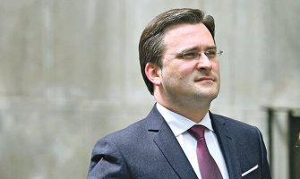 Selaković: Amfilohije živom Vučiću dvaput održao opelo, bavi se vradžbinama