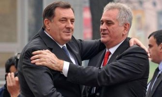 Dodik dodjeljuje orden Tomislavu Nikoliću