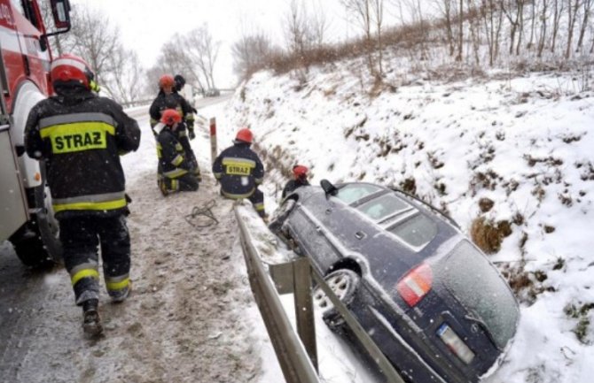 Češka: Autoput zatvoren zbog obilnog snijega i velikog broja sudara