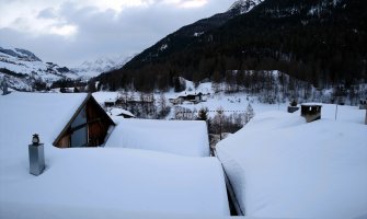 Sniježna oluja u Švajcarskoj: U zimovalištu u Cermatu zarobljeno 9.000 turista(FOTO)