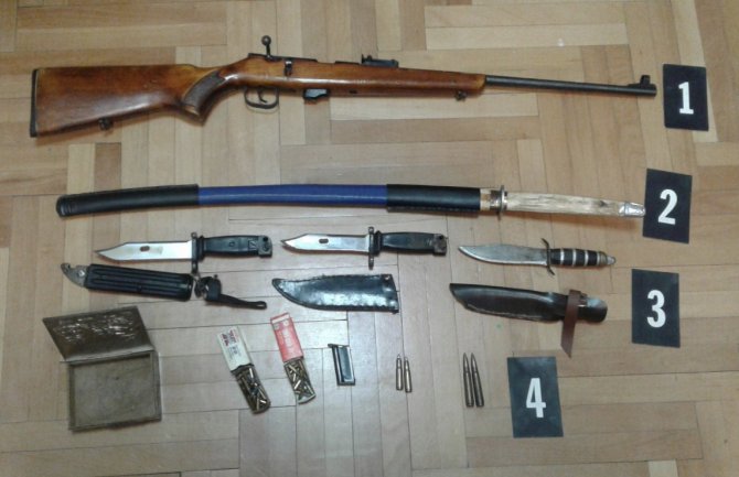 Oduzeta puška, municija, mač... Uhapšen Danilovgrađanin (FOTO)
