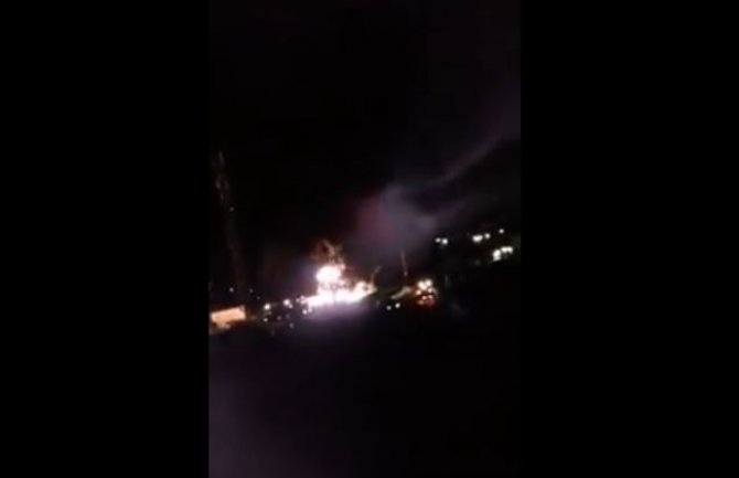  Požar u Baru: Gori preko 500 guma (VIDEO)