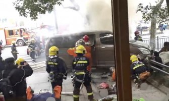 Šangaj: Kombi  u plamenu naletio na pješake, 18 povrijeđenih 
