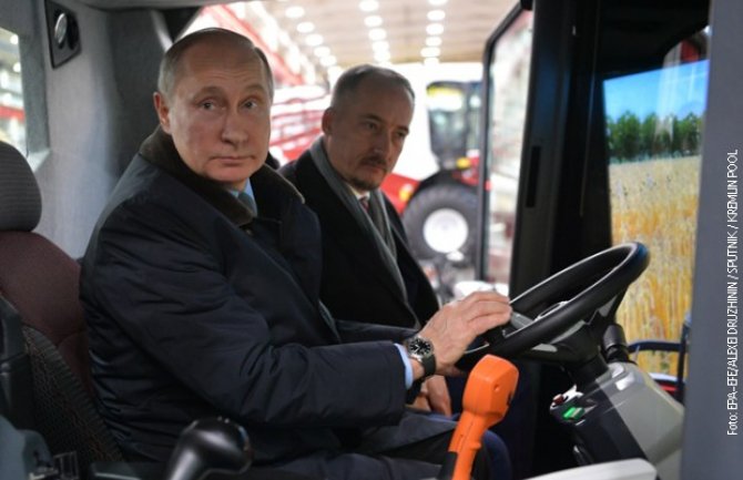 Putin: Mogu da vozim kombajn ako ne budem predsjednik (VIDEO)