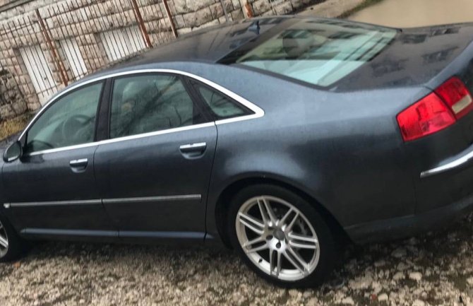 Na Cetinju uhapšena tri bezbjednosno interesantna lica, oduzet blindirani Audi A8