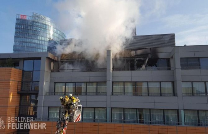  Požar u hotelu u centru Berlina, 50 vatrogasaca na terenu