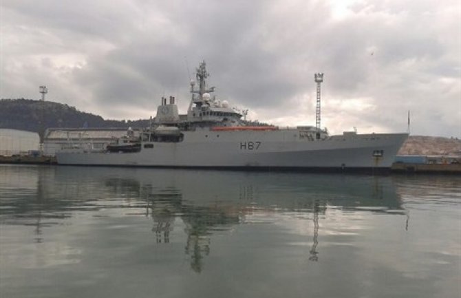Brod  Kraljevske mornarice Ujedinjenog kraljevstva u Baru