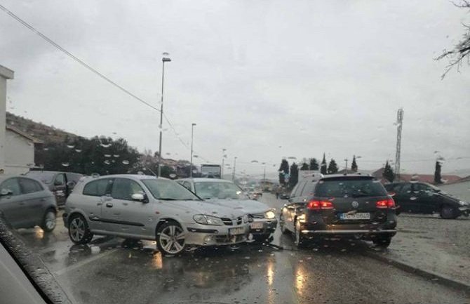 Udes u Donjoj Gorici, otežan saobraćaj