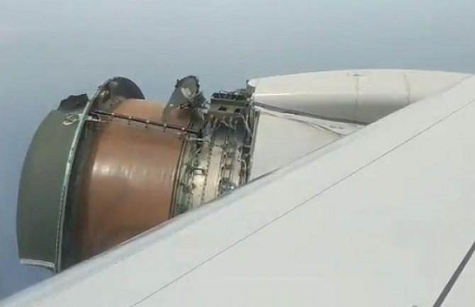 Djelovi aviona otpadali tokom leta (VIDEO)