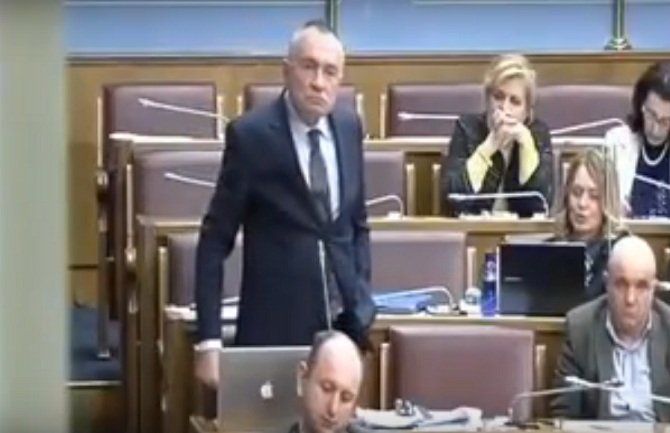 Radulović uplašio Kneževića: MRŠ, politici nije mjesto u zdravstvu! (VIDEO)