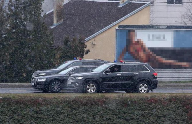 Vučiću blindirani Audi A8L poklonio šeik, stigao direktno sa jednog sajma automobila