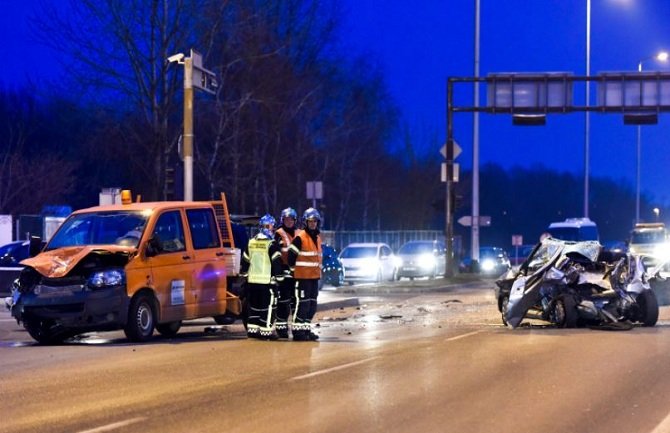 U stravičnoj nesreći u Zagrebu stradala jedna osoba (FOTO)