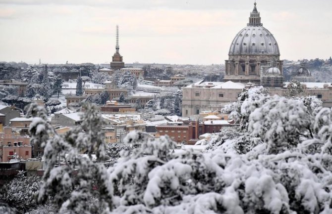 Snijeg u Rimu nakon 6 godina, zatvorene škole