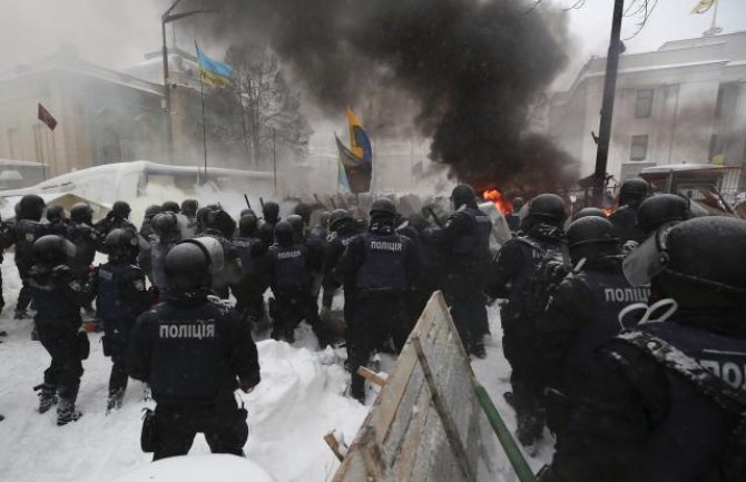 Kijev: Sukob policije i demonstranata, 50 privedenih