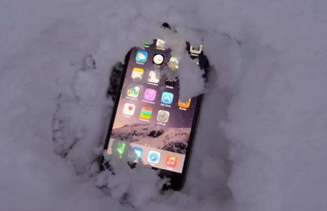 Iako ne djeluje tako, za mobilni telefon snijeg je gori od vode