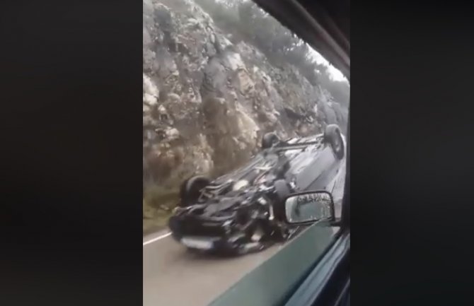 Nesreća na putu NK-PG,povrijeđene tri osobe (VIDEO)