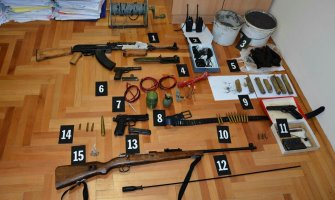 Pretresi na više lokacija u Danilovgradu: Pronađeno oružje, eksplozivne naprave, tri lica uhapšena