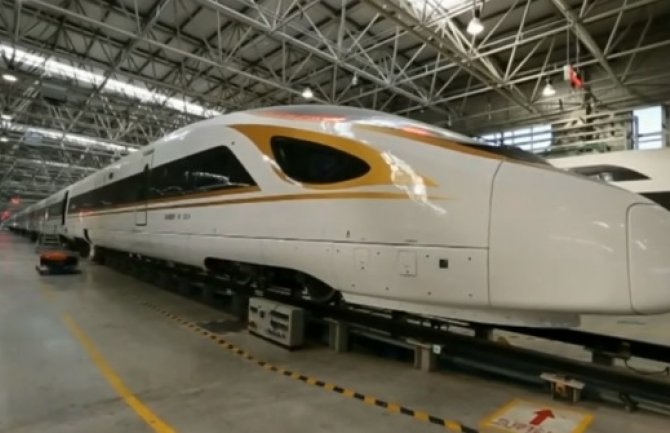 Kinezi predstavili voz koji ide brzinom od 350 km/h (VIDEO)
