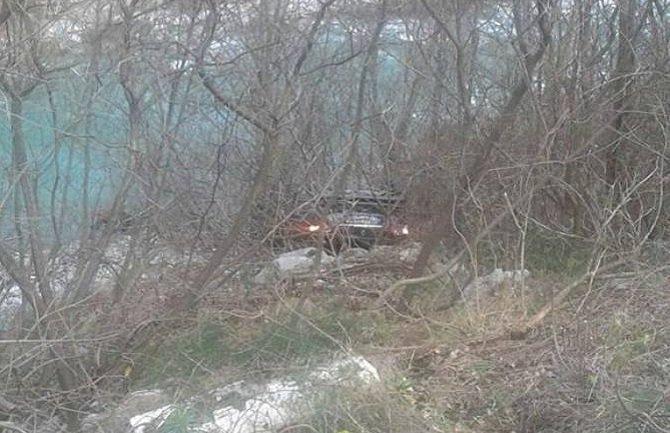 Vozilo sletjelo u Moraču, povrijeđene dvije osobe