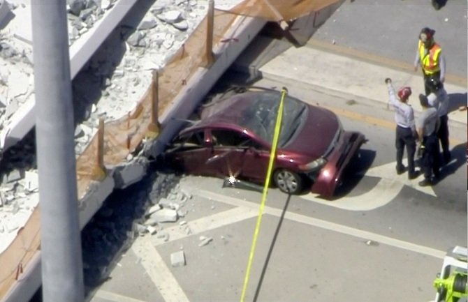 Srušio se most u Majamiju, ima mrtvih (VIDEO)