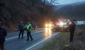 Nesreća na putu Mojkovac- Bijelo Polje: Jedna djevojka i dalje životno ugrožena, druga stabilno, prebačena u bolnicu u Čačku