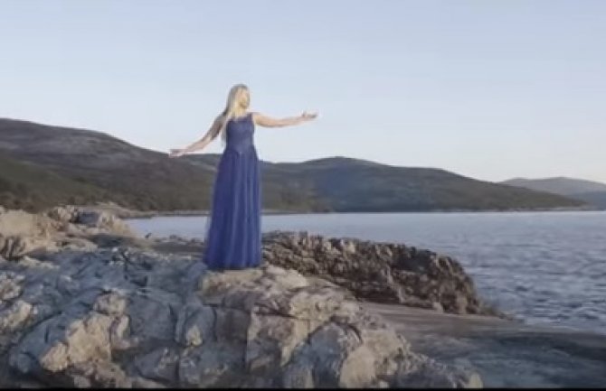 Seka Tomičić se vraća na crnogorsku muzičku scenu, poslušajte „Podgoričanku na Jadranu“ (VIDEO)