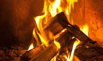 Republika Srpska: Drvo ispalo iz peći i izazvalo požar, stradao muškarac