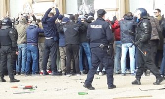 Privedeni navijači Budućnosti: Pravili nerede u centru Zagreba (Video)