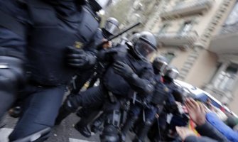 Protesti u Barseloni zbog hapšenja Pućdemona, ima i povrijeđenih (FOTO) 