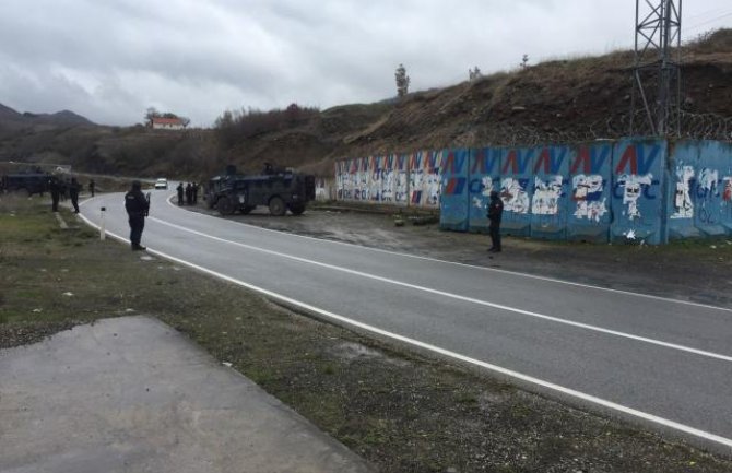 Policija brani ulazak Vulinu i Đuriću na Kosovo, 