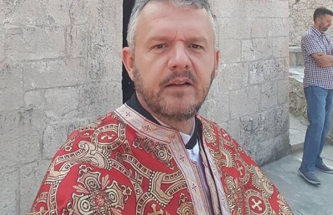 Sveštenik Lajović isključen iz  Crnogorske pravoslavne crkve