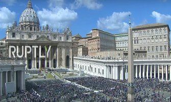 Papa služio misu pred desetinama hiljada vjernika (VIDEO)