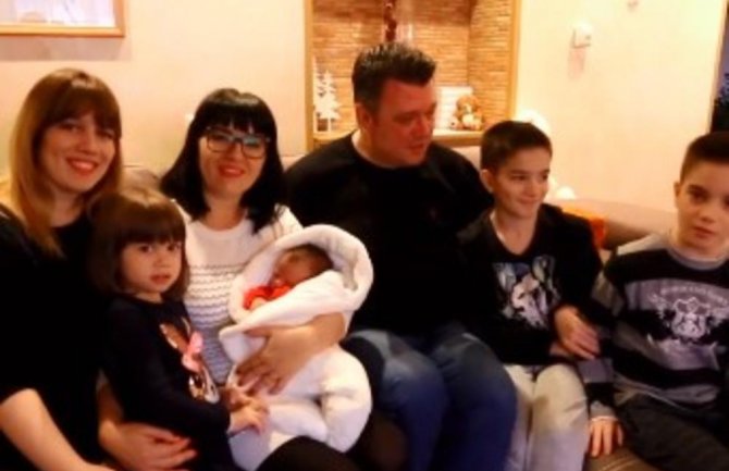 40-godišnja Katarina rodila 12 djece: Velika i zadovoljna porodica Toljanića 