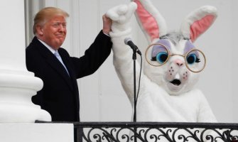 Tramp označio tradicionalno kotrljanje uskršnjih jaja u SAD (FOTO)