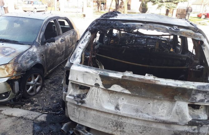 CT: Izgorio automobil u požaru, vatra zahvatila još dva vozila na parkingu