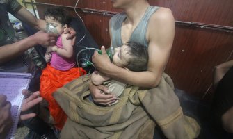 Uznemirujuće fotografije:U napadu gasom poginulo 40 civila, čitave porodice pronađene ugušene
