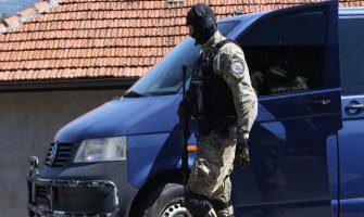 U Sarajevu pronađeno oružje, bombe i zastave ISIL-a