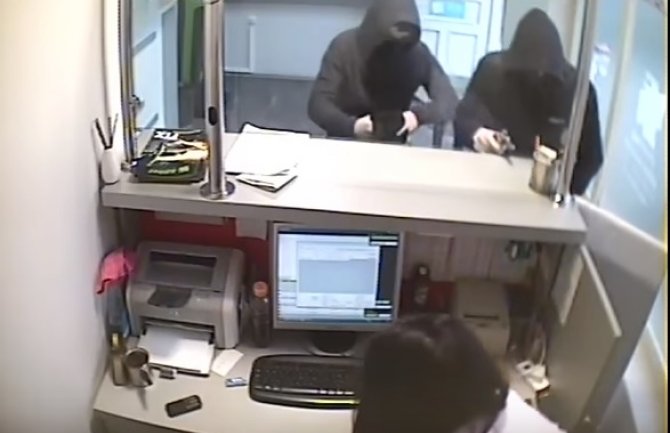 Ponovo opljačkana kladionica u PG: Prijetili pištoljem radnici pa odnijeli novac(VIDEO)