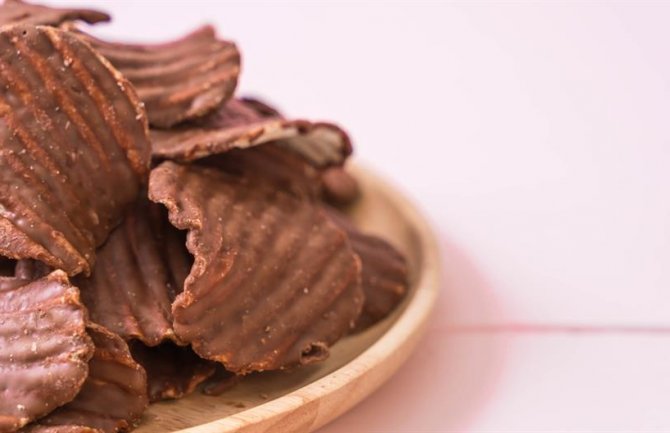 Ova poslatica će vam postati omiljena: Napravite čokoladni čips (VIDEO)